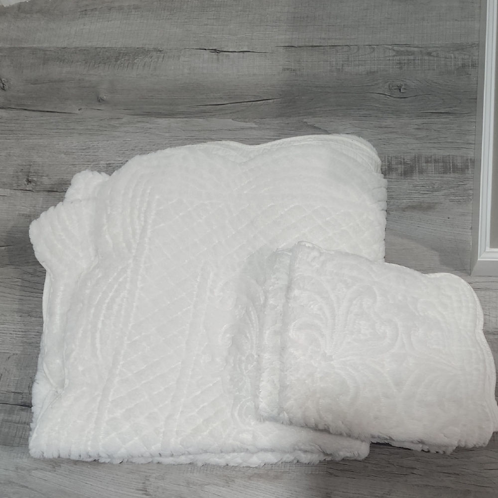 Soft Surroundings White Quilted Blanket And Sham Set